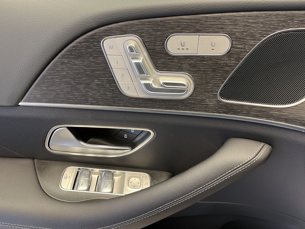 Thumbnail: 2026 Mercedes-Benz GLE - 12