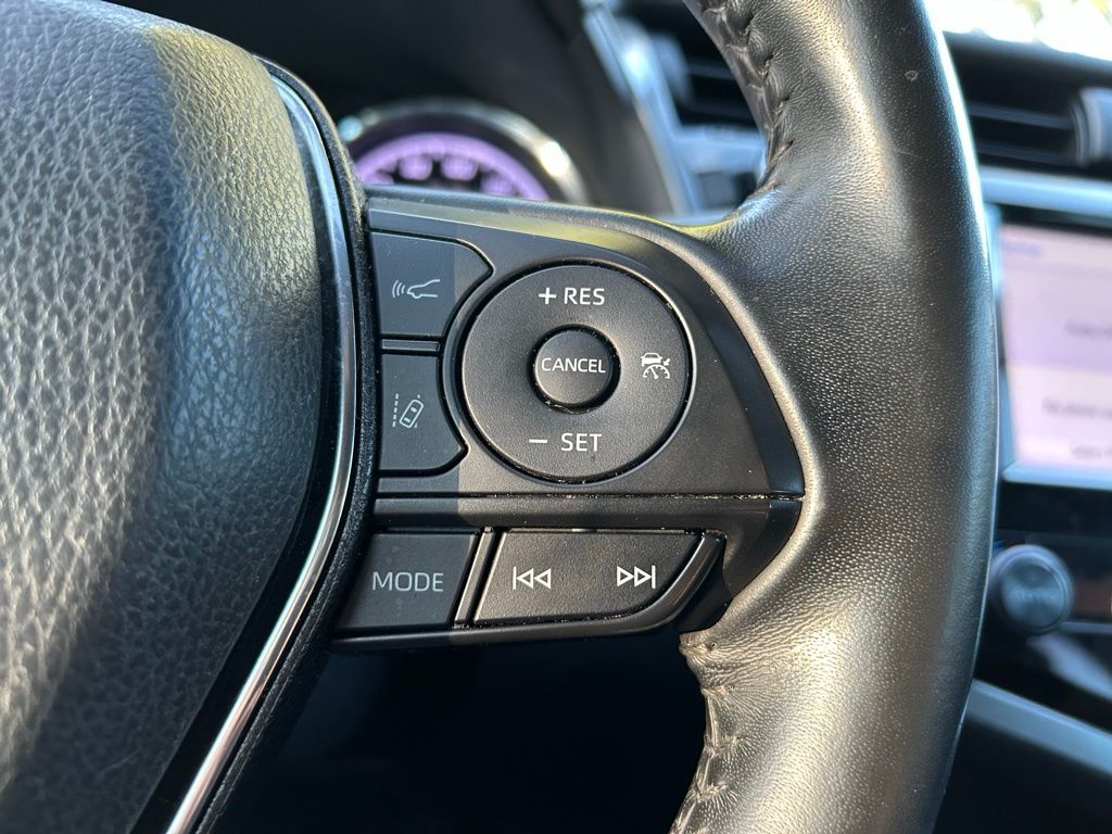 2020 Toyota Camry SE 19