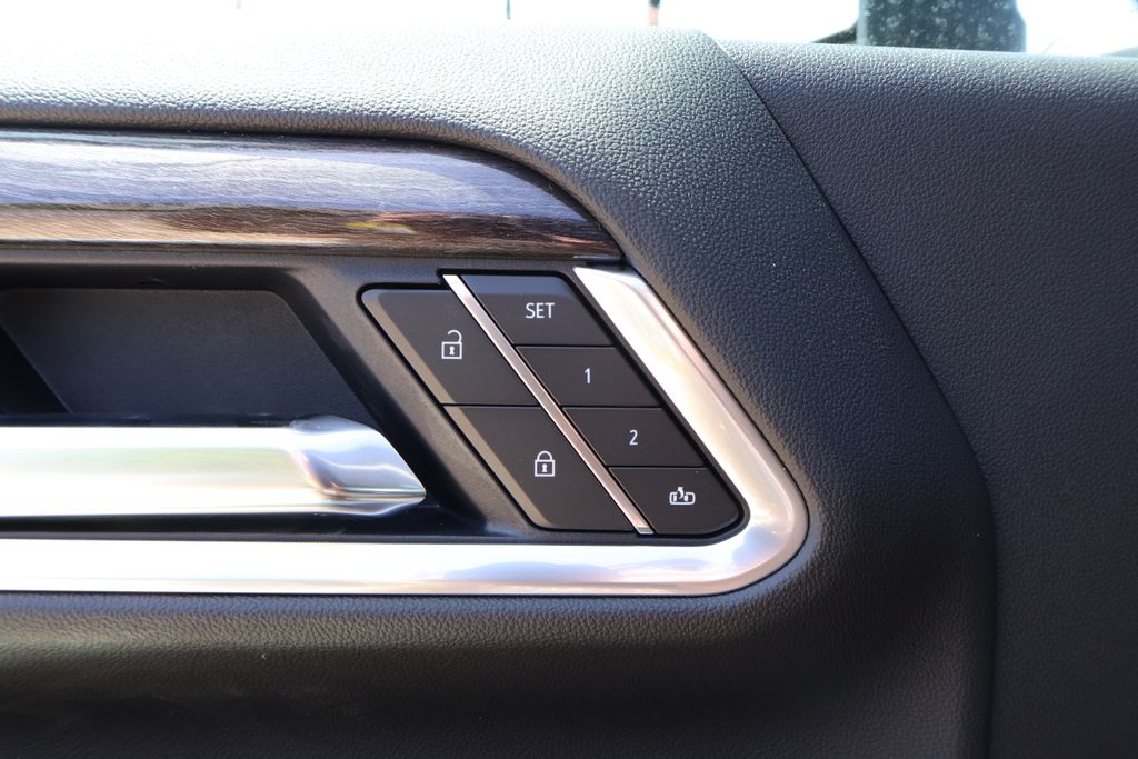 2025 Chevrolet Silverado 3500 LTZ 18