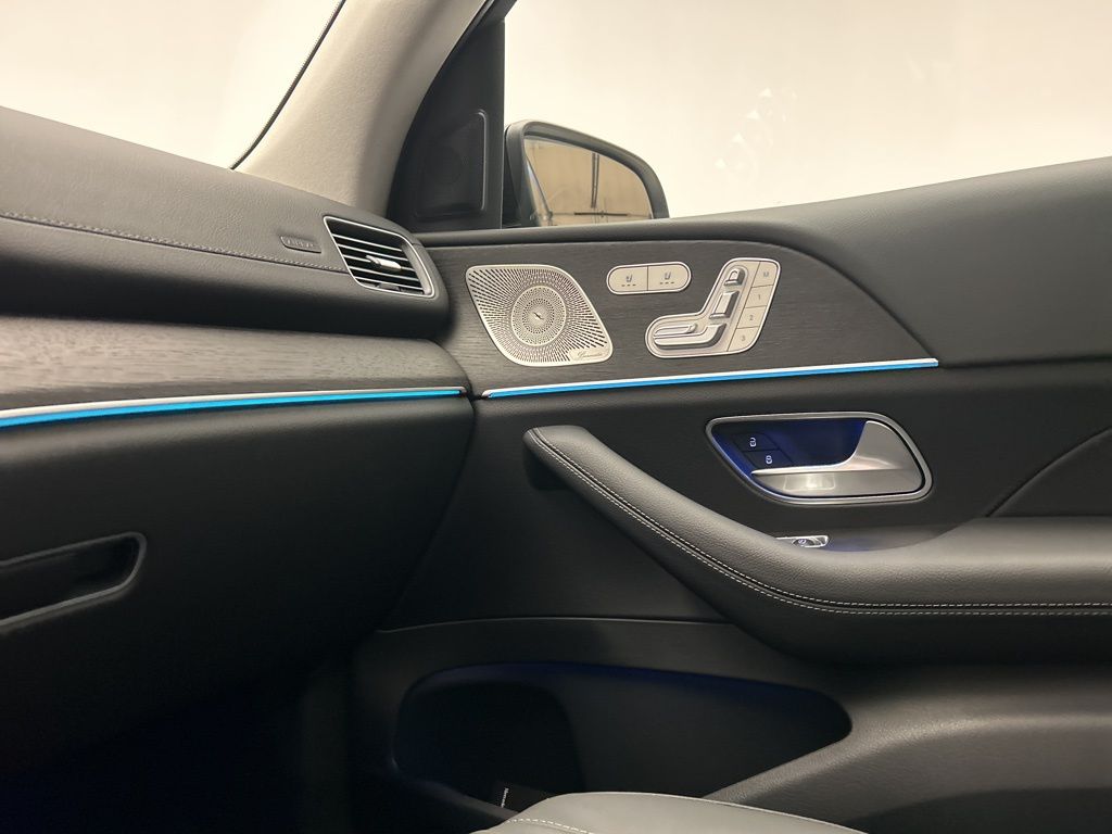 Thumbnail: 2026 Mercedes-Benz GLS - 21