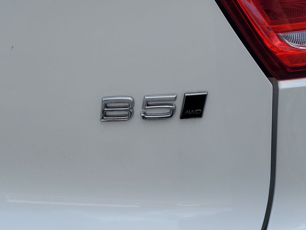 Used 2023 Volvo XC40 SUV