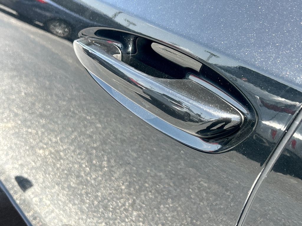 Thumbnail: 2021 Lexus ES - 26