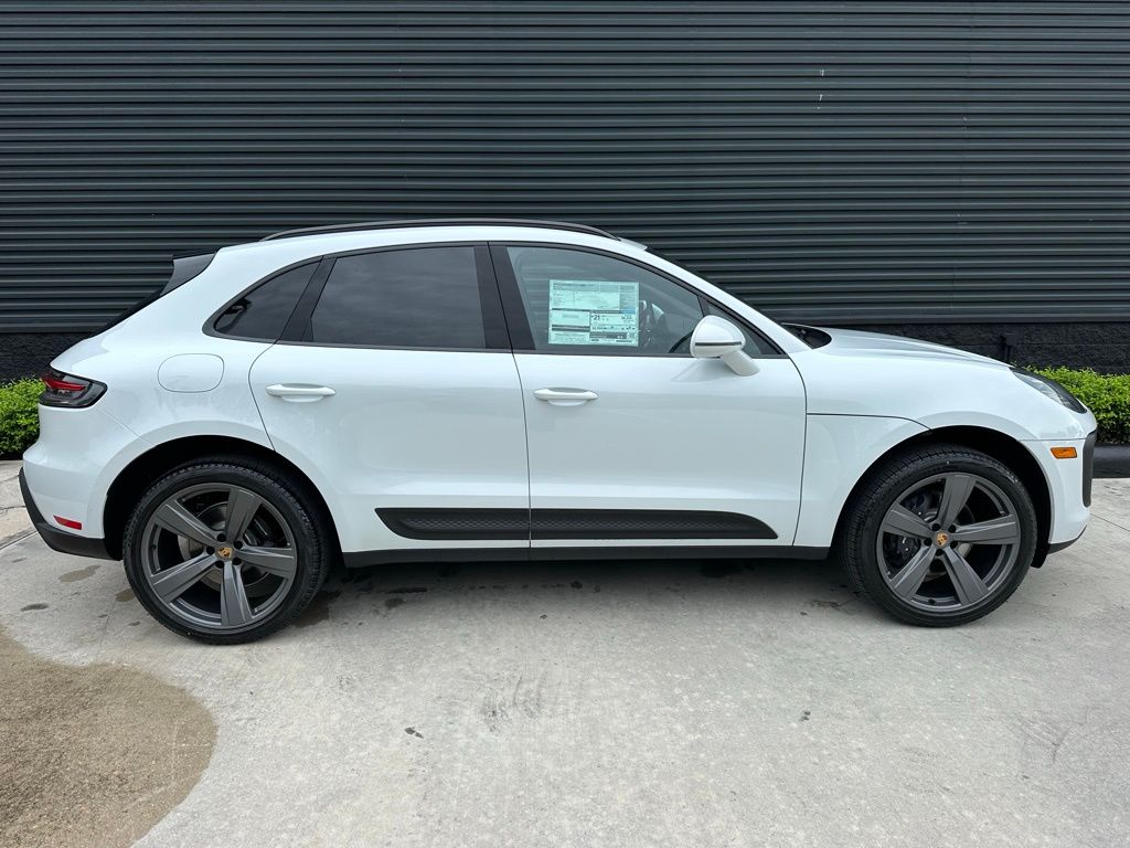 Thumbnail: 2026 Porsche Macan - 10