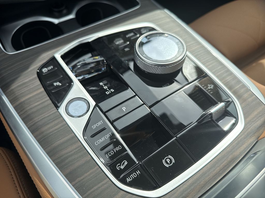 Thumbnail: 2027 BMW X7 - 20