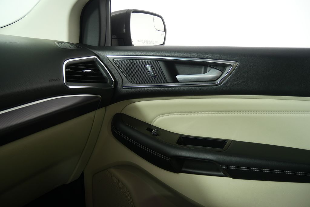 Thumbnail: 2015 Ford Edge - 27