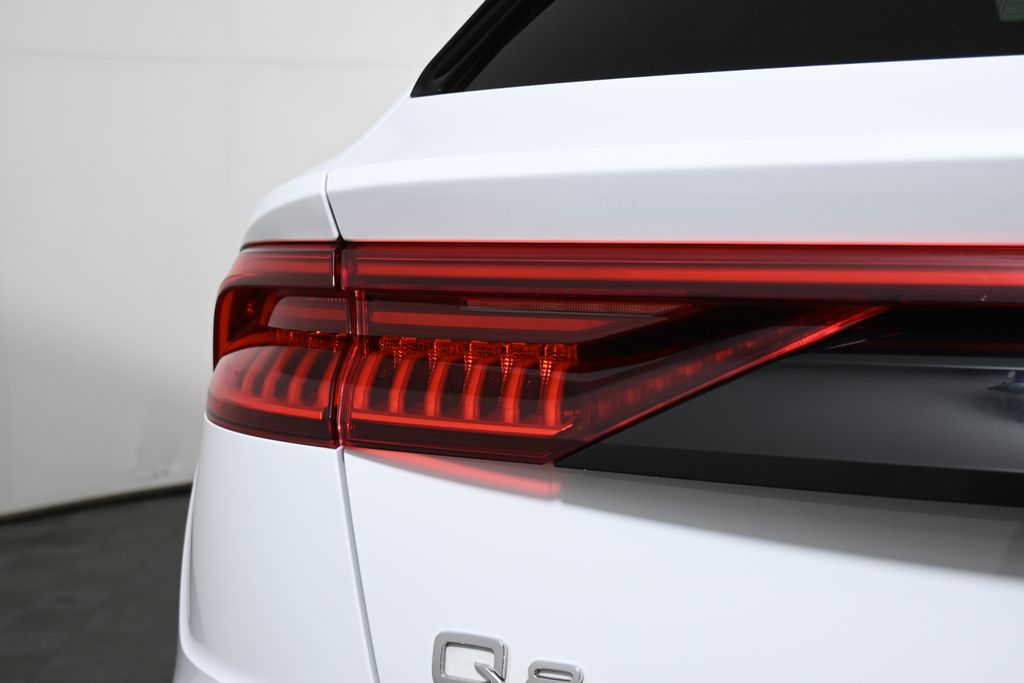 Thumbnail: 2021 Audi Q8 - 12
