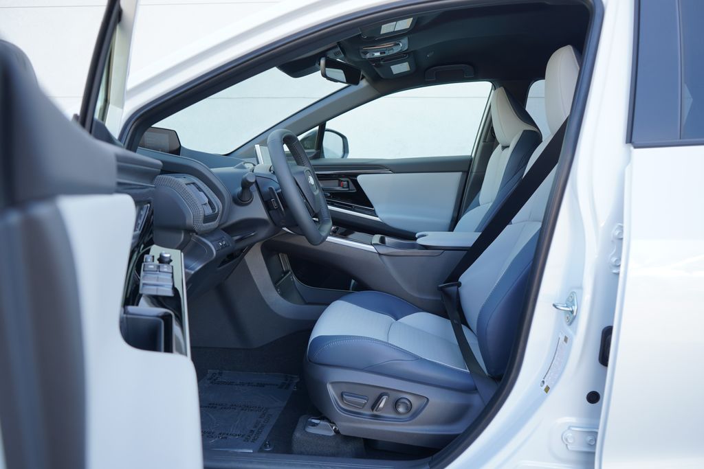 2025 Subaru Solterra Limited 6