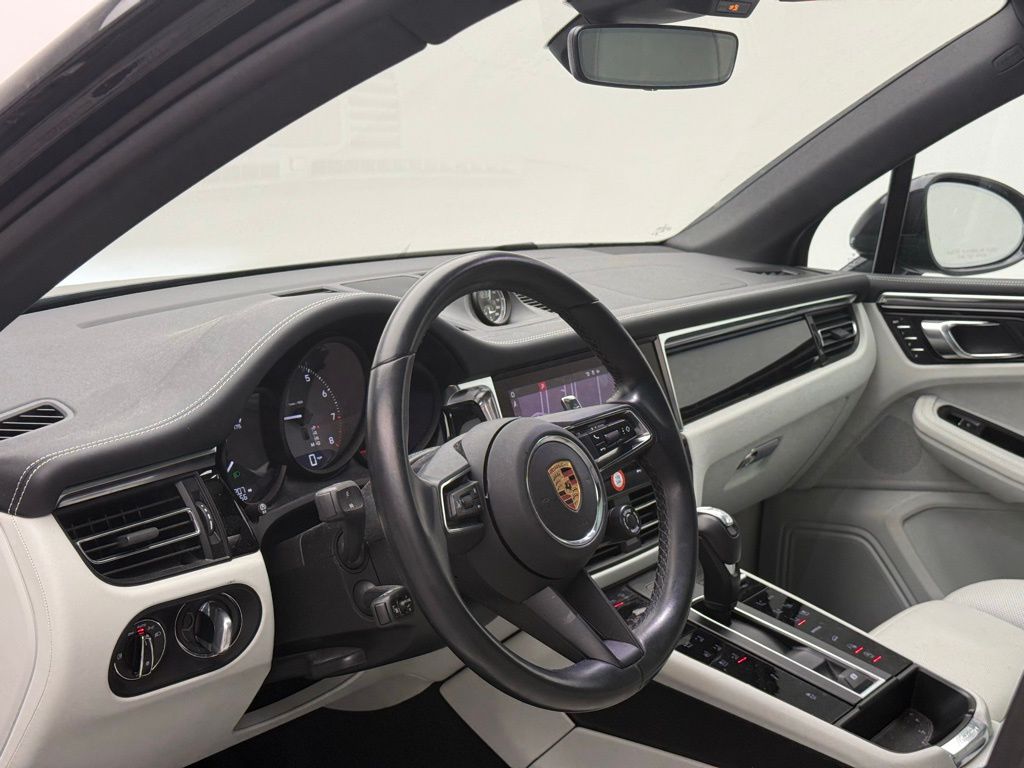 Thumbnail: 2023 Porsche Macan - 4