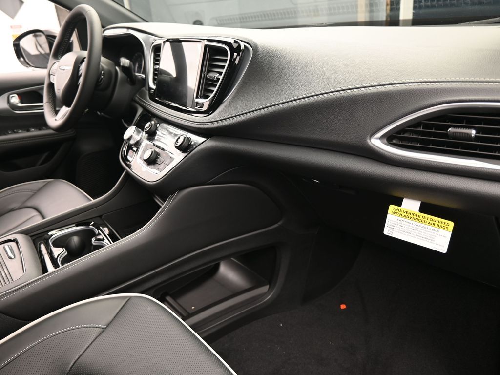 New 2026 Bright White Clearcoat Chrysler Limited image 39