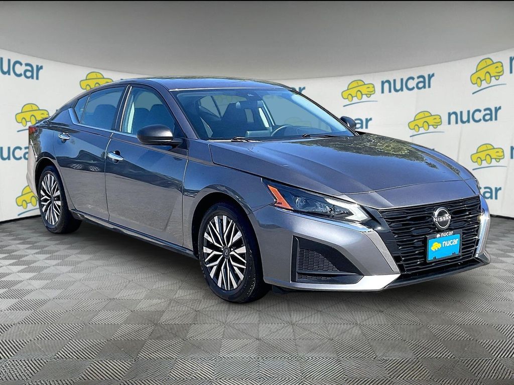 Gray 2024 Nissan Altima Sedan Front-Wheel Drive Continuously Variable Transmission