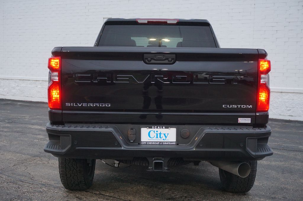 View vehicle photo 6