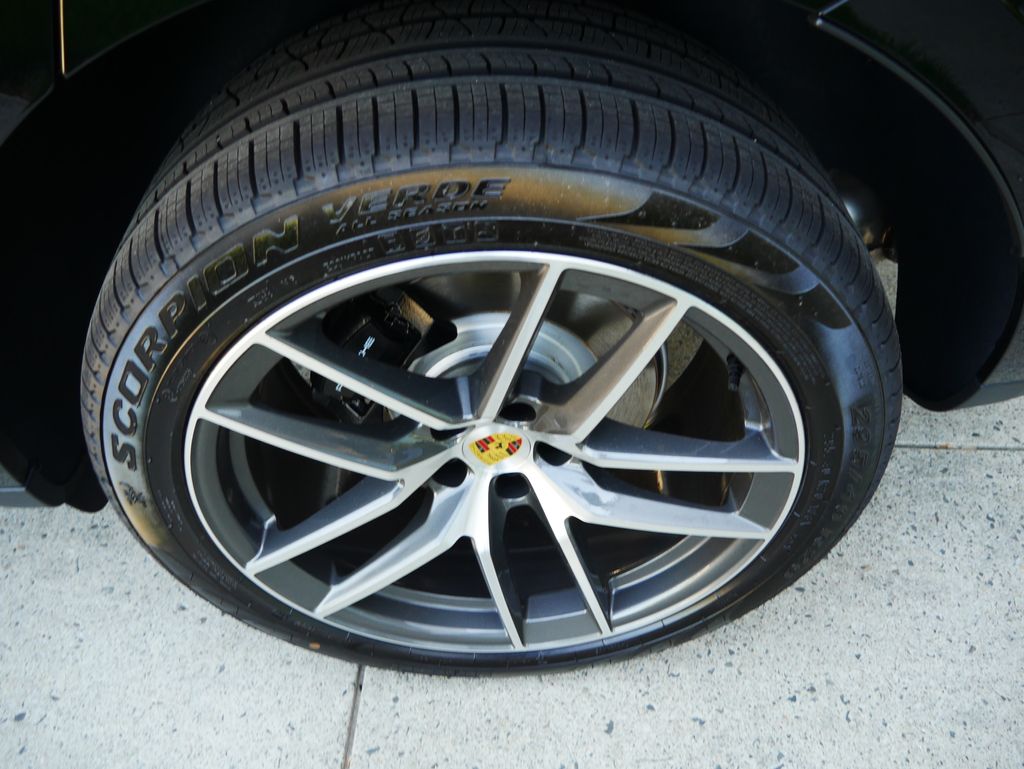 Thumbnail: 2026 Porsche Macan - 14