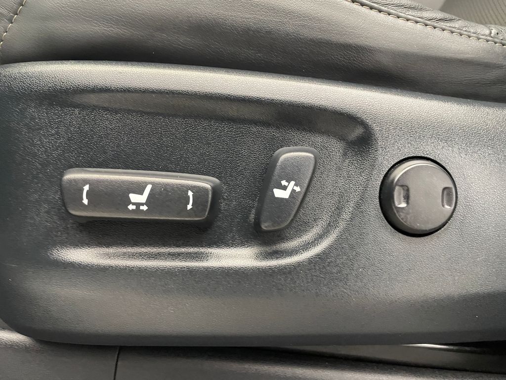 Thumbnail: 2022 Lexus GX - 14