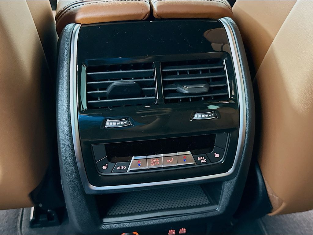 Thumbnail: 2026 BMW X7 - 18