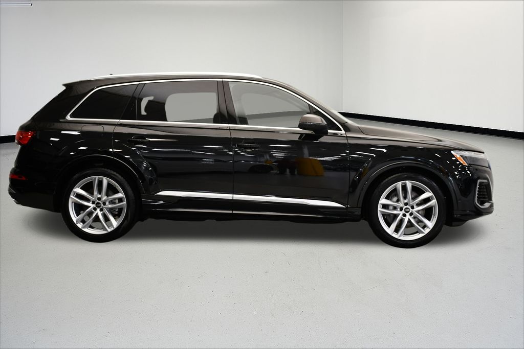 Thumbnail: 2025 Audi Q7 - 6