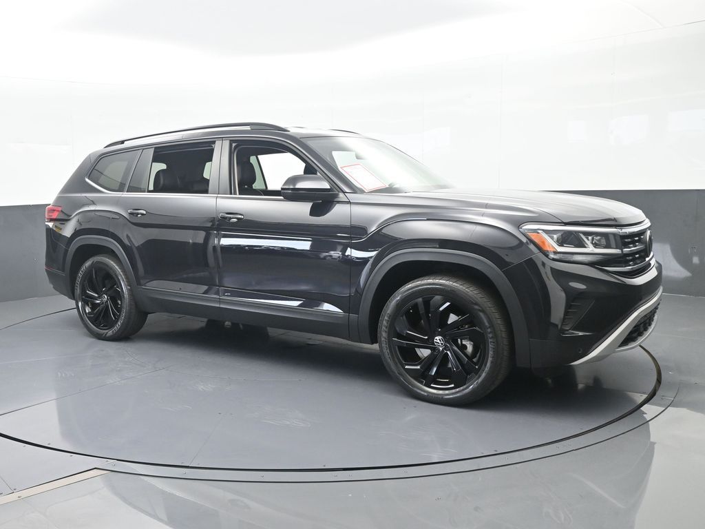 Used 2022 Deep Black Volkswagen 3.6L V6 SE w/Technology image 8