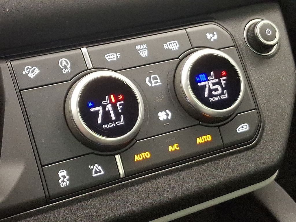 Thumbnail: 2023 Land Rover Defender - 17