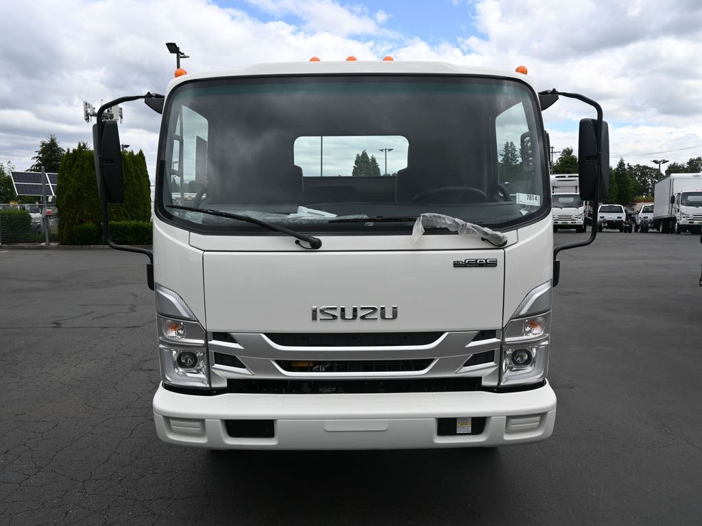 2025 Isuzu NPR HD 