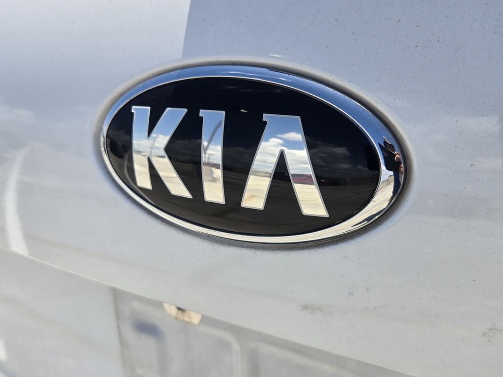 2017 Kia Sorento - $9,039