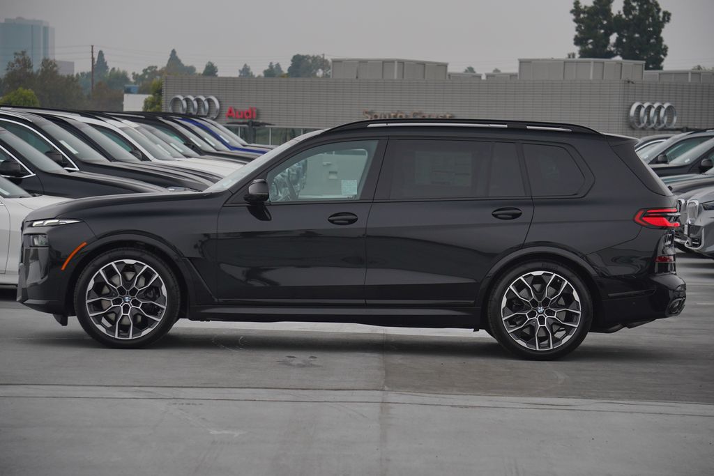 2025 BMW X7 M60i 4