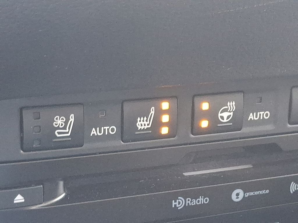 Thumbnail: 2021 Lexus ES - 24