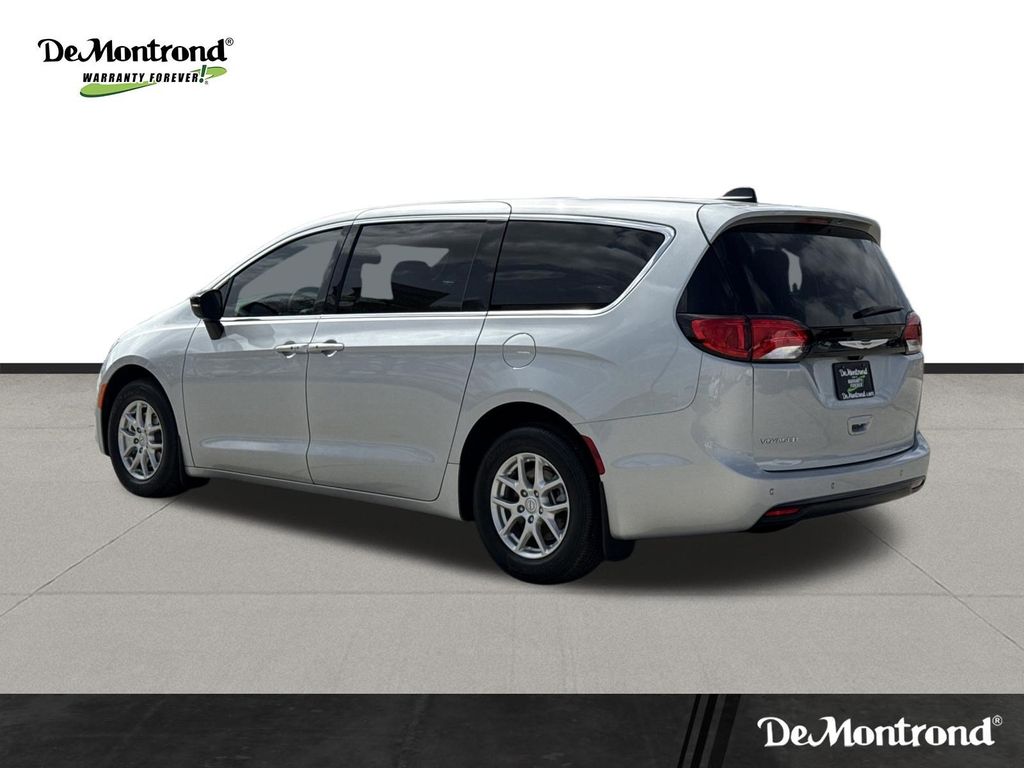 2026 Chrysler Voyager LX - 6