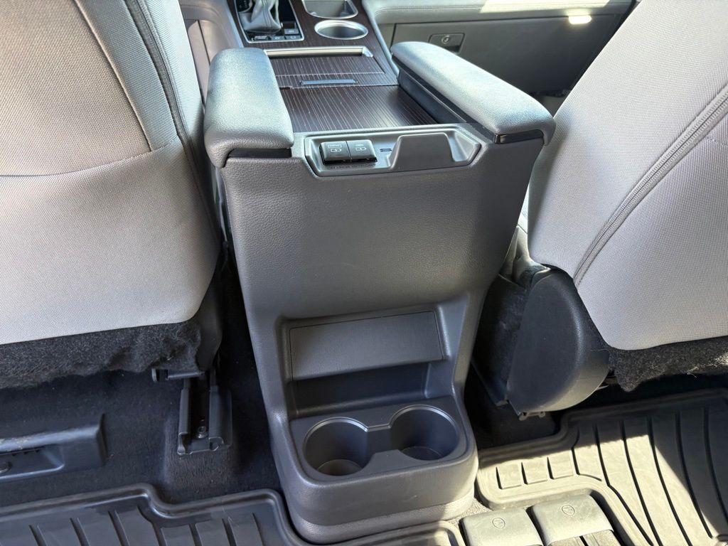 2023 Toyota Sienna LE
