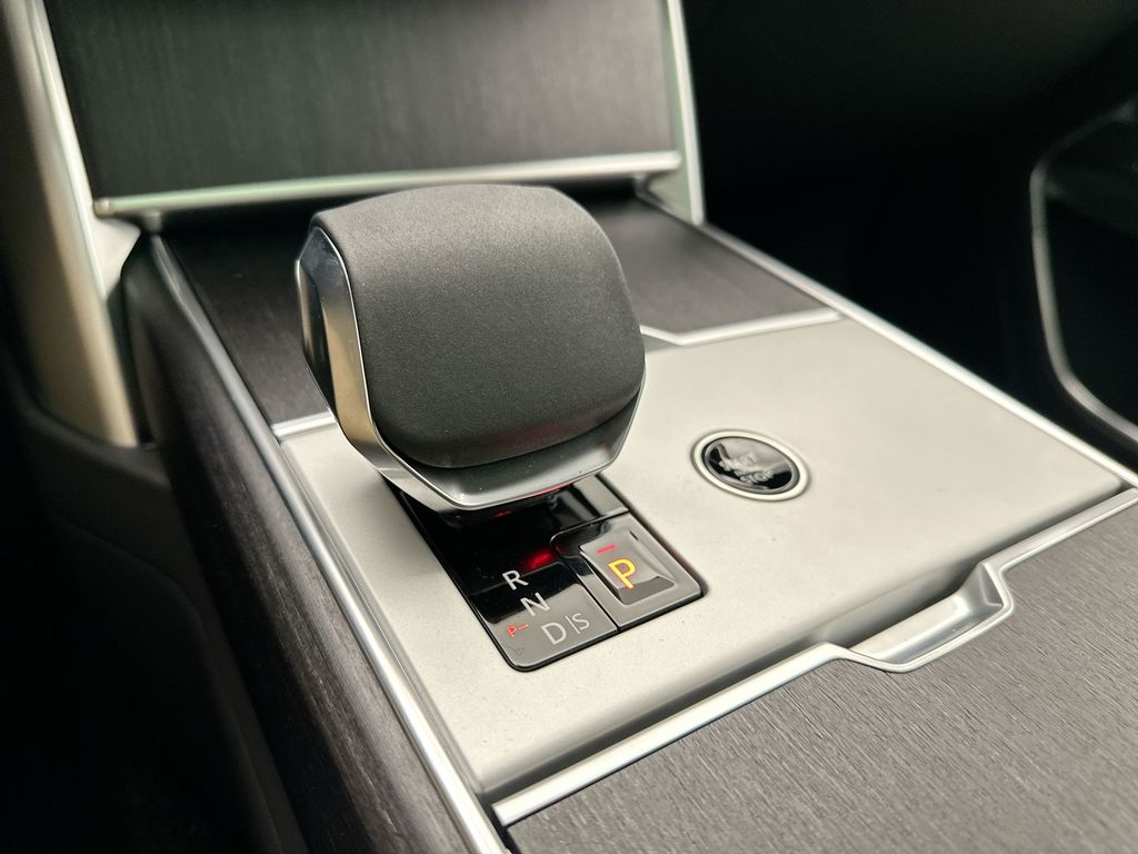 Thumbnail: 2026 Land Rover Range Rover - 12