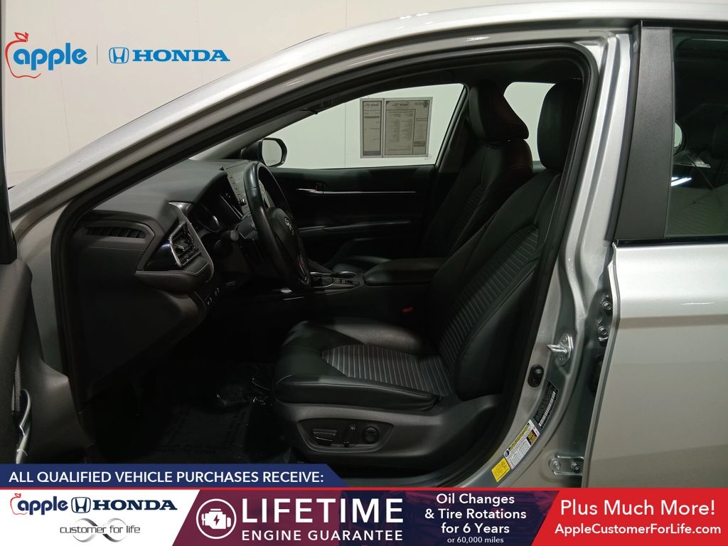 2022 Toyota Camry SE Hybrid