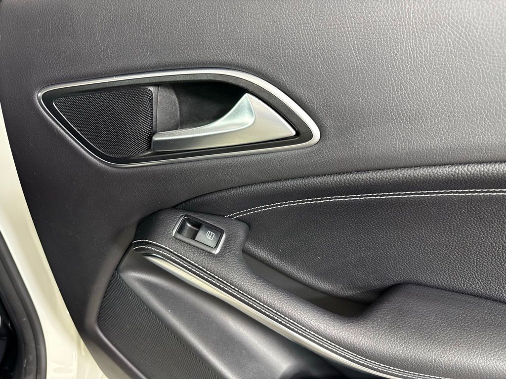 Thumbnail: 2016 Mercedes-Benz CLA - 28