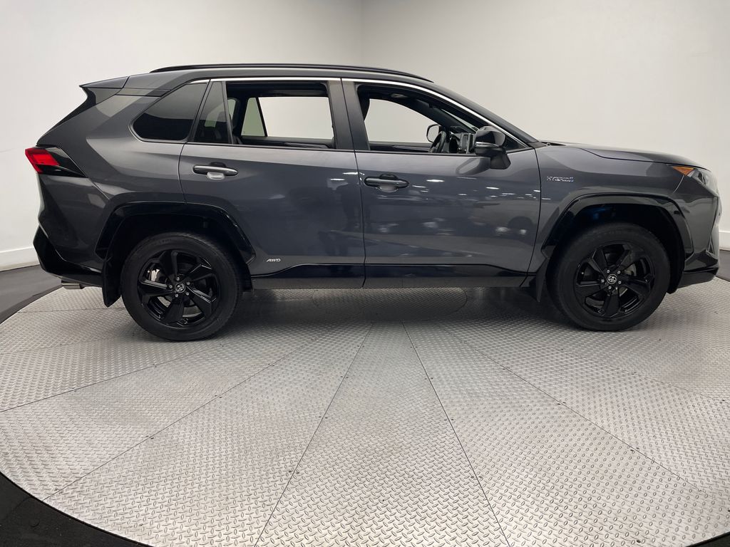 2020 Toyota RAV4 XSE 4