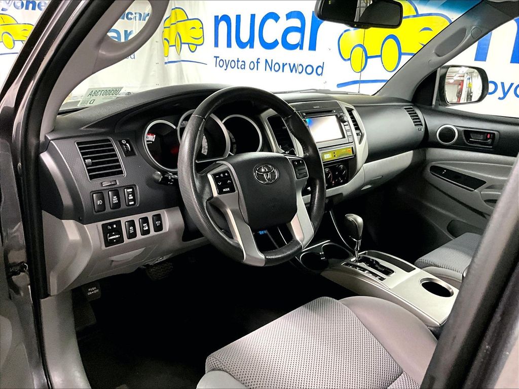 2013 Toyota Tacoma — photo 8