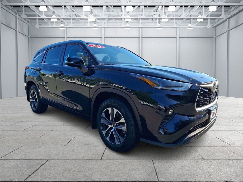 Thumbnail: 2021 Toyota Highlander - 3