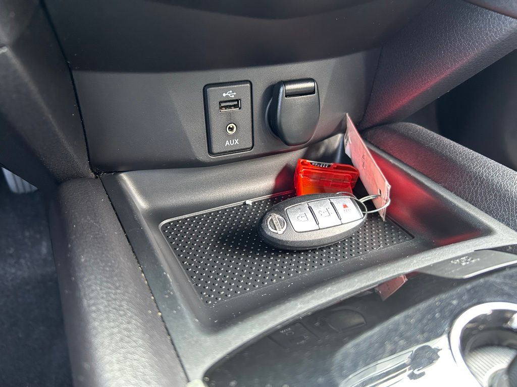 Thumbnail: 2015 Nissan Rogue - 31