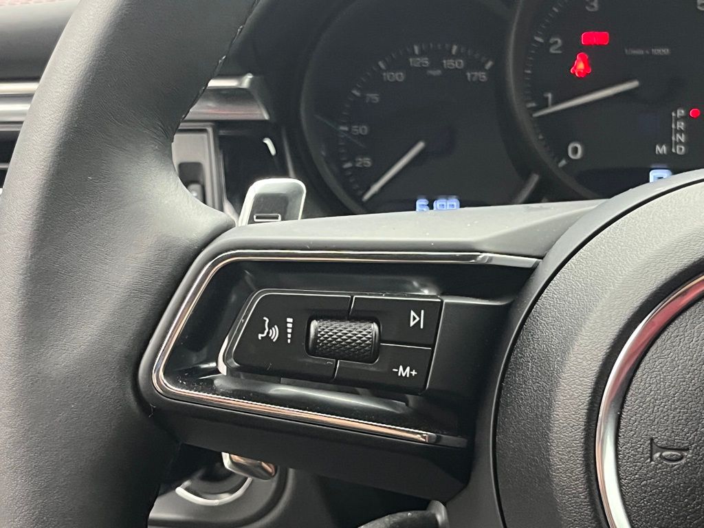 Thumbnail: 2025 Porsche Macan - 13