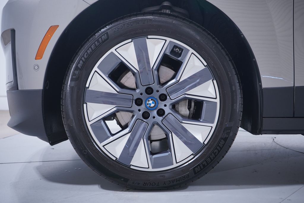 Thumbnail: 2023 BMW iX - 2