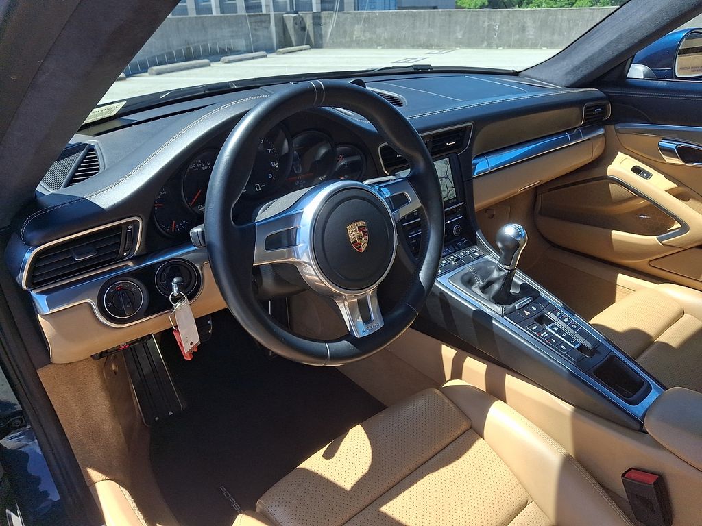 Thumbnail: 2014 Porsche 911 - 4