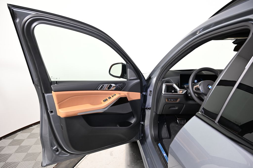 2026 BMW X7 xDrive40i 21