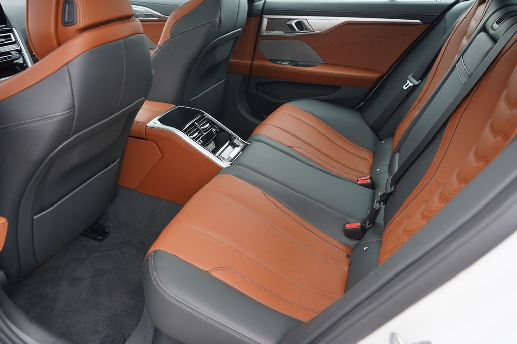 Thumbnail: 2026 BMW 8 Series - 20