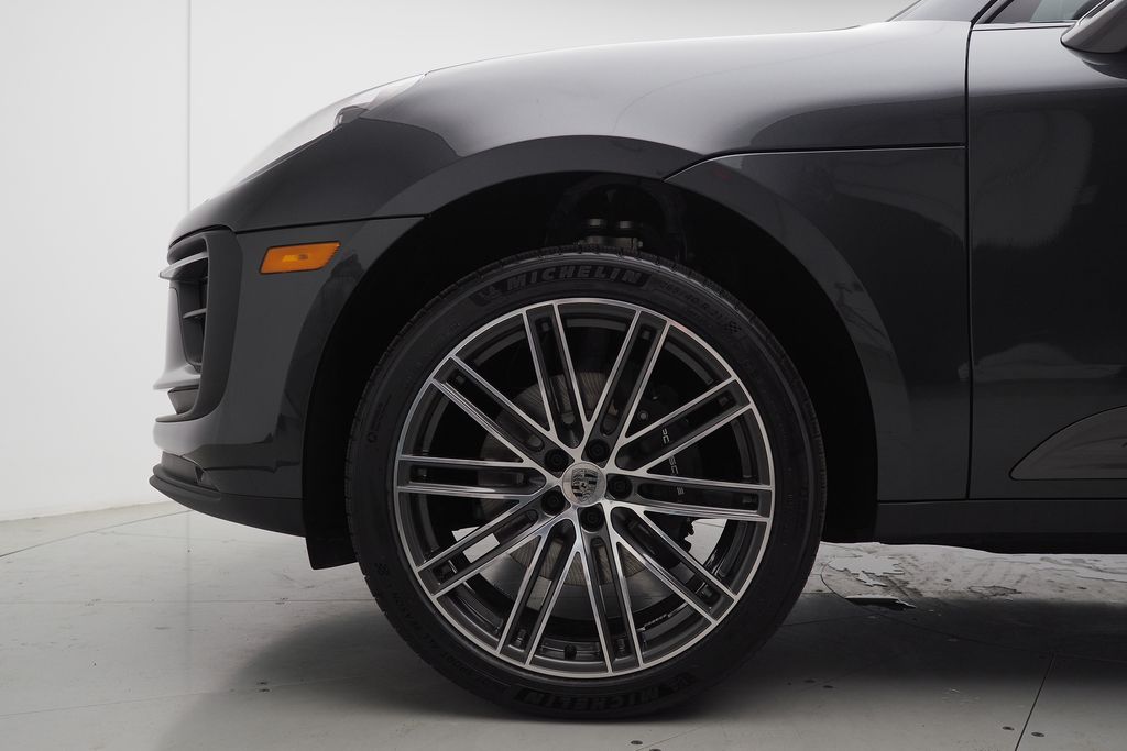 Thumbnail: 2026 Porsche Macan - 9