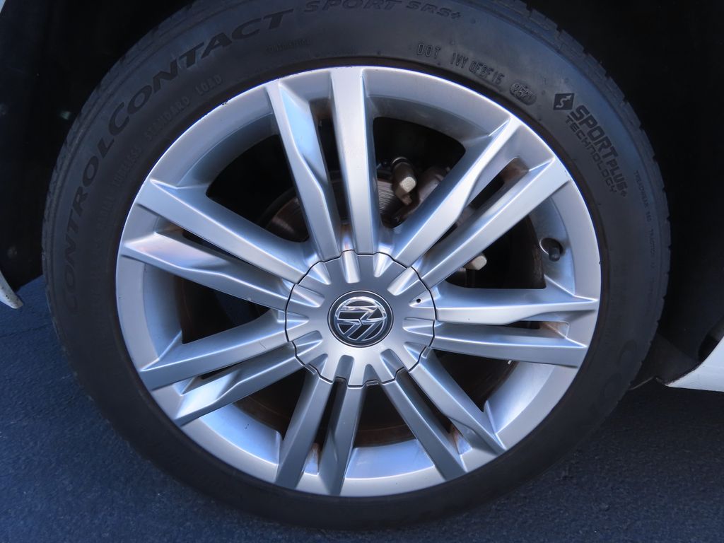 Thumbnail: 2015 Volkswagen Golf - 17