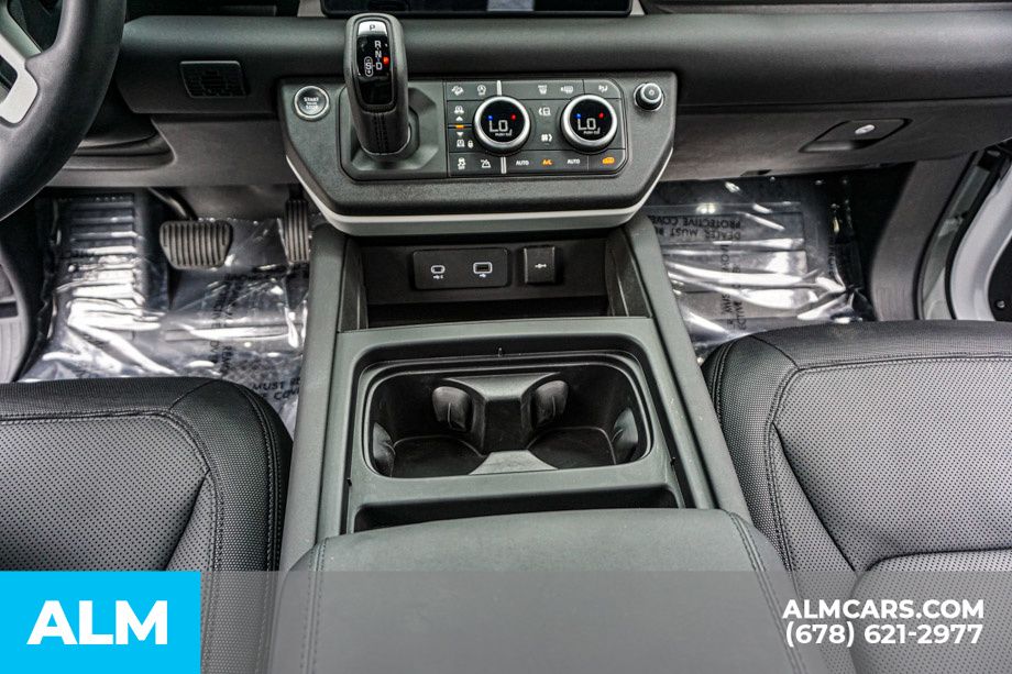 Used 2024 White Land Rover X-Dynamic SE image 41