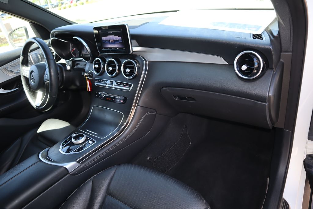 2019 Mercedes-Benz GLC 300 17