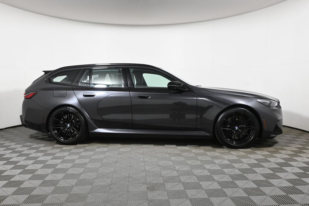 Thumbnail: 2025 BMW M5 - 8