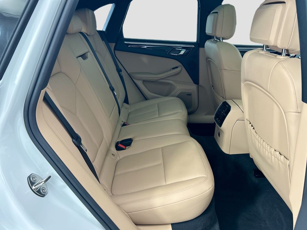 Thumbnail: 2025 Porsche Macan - 22