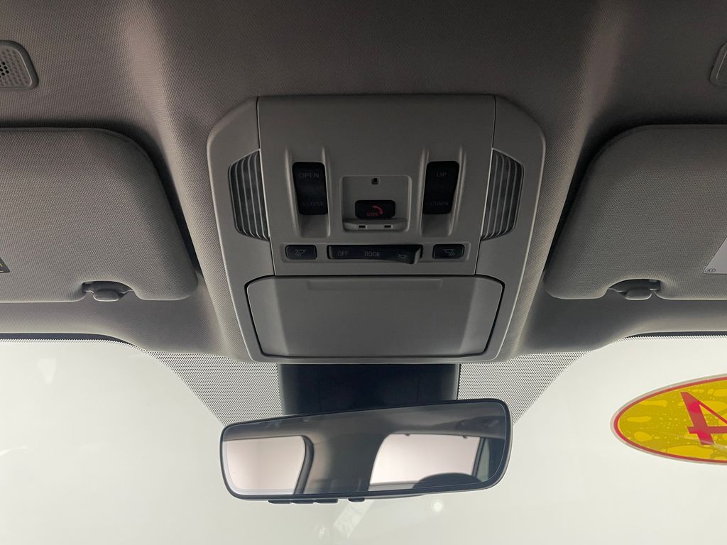 Thumbnail: 2024 Toyota Highlander - 32