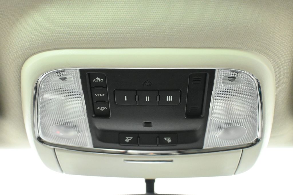 Thumbnail: 2011 Jeep Grand Cherokee - 20