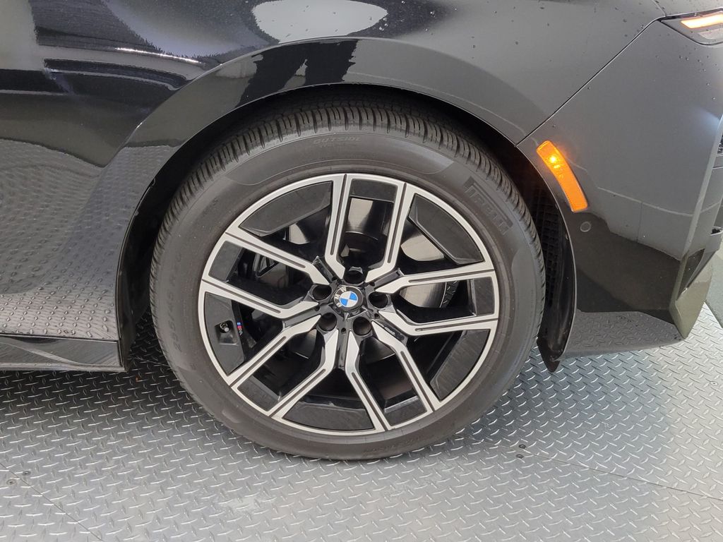 Thumbnail: 2024 BMW 7 Series - 11