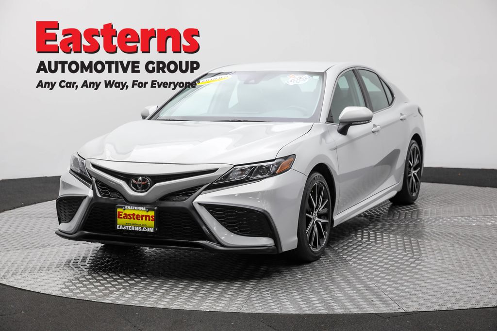 2023 Toyota Camry SE's photo