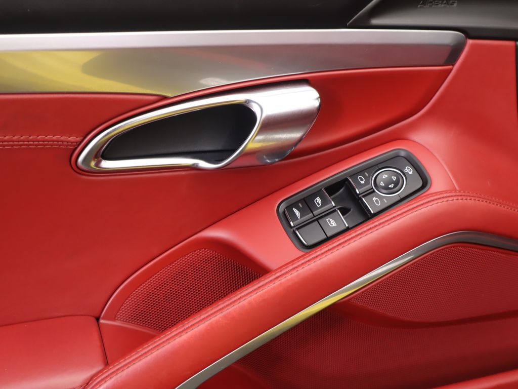 Thumbnail: 2016 Porsche 911 - 31